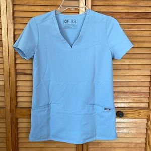 FIGS Casma 3-pocket Scrub Top